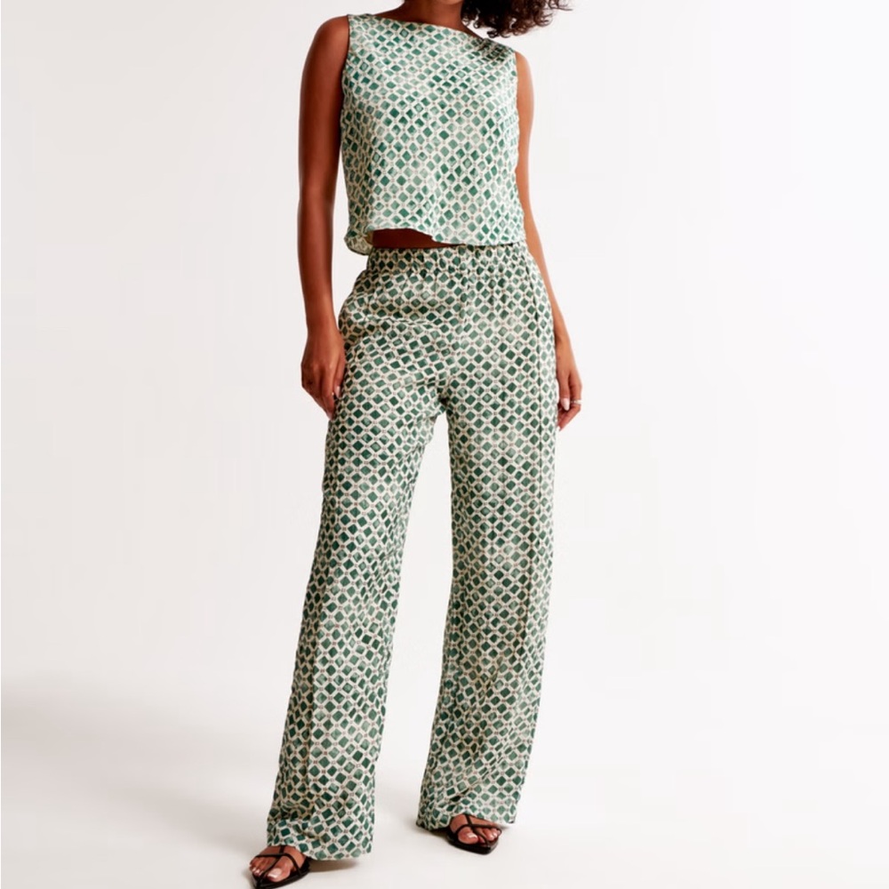 Abercrombie Green Pants NWT Small Short